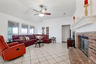 3155 Ponds Edge Trail, Grand Prairie, TX 75052 - Photo 3