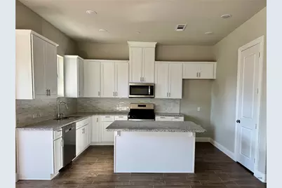 548 Hutchinson Lane, Lewisville, TX 75077 - Photo 3