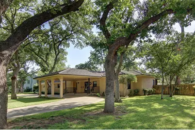 825 Elm Street, Graham, TX 76450 - Photo 3