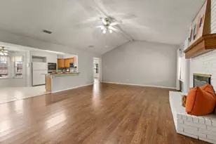 1002 Shady Brook Dr, Grapevine, TX 76051 - Photo 7