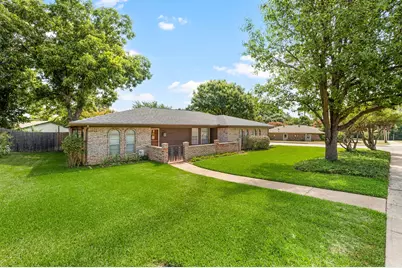 1002 Shady Brook Drive, Grapevine, TX 76051 - Photo 3