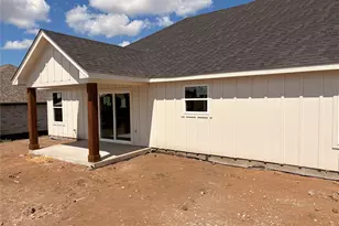 1305 Walters Dr, Granbury, TX 76048 - Photo 3
