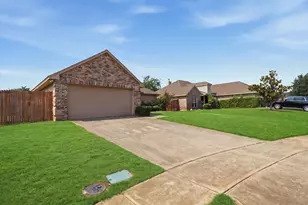 729 Countryside Dr, Aubrey, TX 76227 - Photo 3