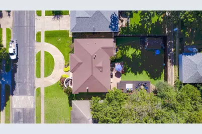 8835 Larchwood Drive, Dallas, TX 75238 - Photo 35