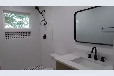 530 Sunnyside Avenue, Cockrell Hill, TX 75211 - Photo 5