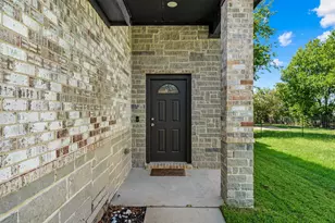322 E Walnut St, Hillsboro, TX 76645 - Photo 3