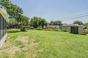 749 W Redbud Dr, Hurst, TX 76053 - Photo 5