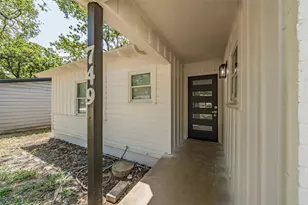 749 W Redbud Dr, Hurst, TX 76053 - Photo 3