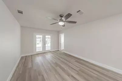 748 W Redbud Drive, Hurst, TX 76053 - Photo 19