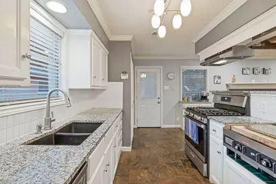 10615 Longmeadow Drive, Dallas, TX 75238 - Photo 11