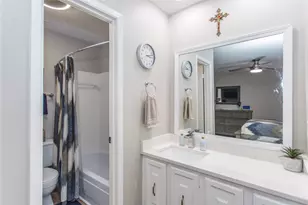 33 E Townhouse Ln, Grand Prairie, TX 75052 - Photo 11