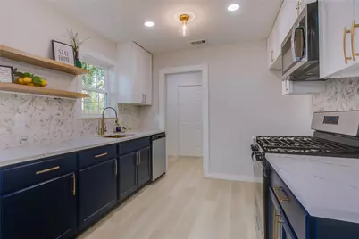 2635 Gladstone Drive, Dallas, TX 75211 - Photo 15