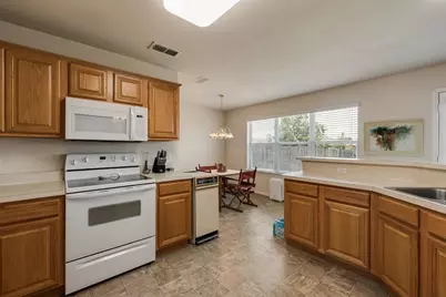 1621 Brookleaf Drive, Arlington, TX 76018 - Photo 9