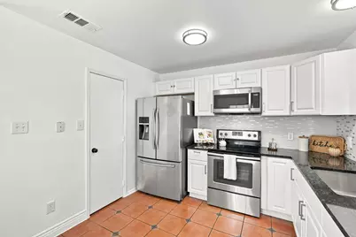 2534 Las Villas Avenue, Dallas, TX 75211 - Photo 9