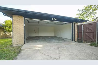 1917 Middle Glen Drive, Carrollton, TX 75007 - Photo 33