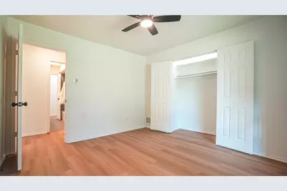 1917 Middle Glen Drive, Carrollton, TX 75007 - Photo 23