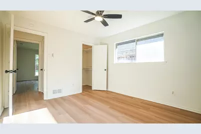 1917 Middle Glen Drive, Carrollton, TX 75007 - Photo 27
