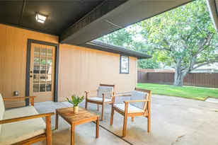 1917 Middle Glen Dr, Carrollton, TX 75007 - Photo 29