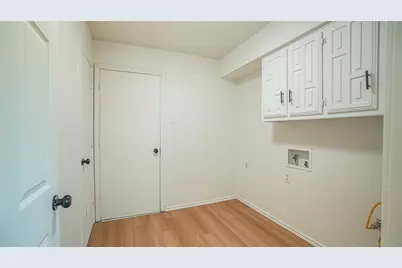 1917 Middle Glen Drive, Carrollton, TX 75007 - Photo 35