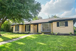 1917 Middle Glen Dr, Carrollton, TX 75007 - Photo 37