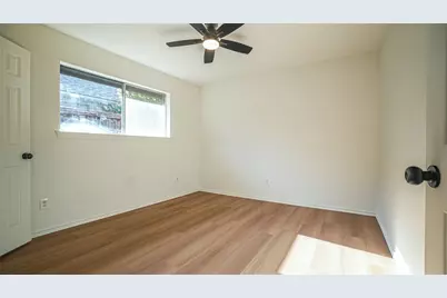 1917 Middle Glen Drive, Carrollton, TX 75007 - Photo 27