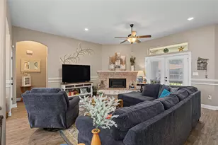 2821 Willow Ridge Cir, Granbury, TX 76049 - Photo 9