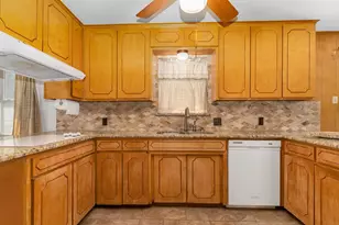 401 S Beverly St, Crowley, TX 76036 - Photo 17