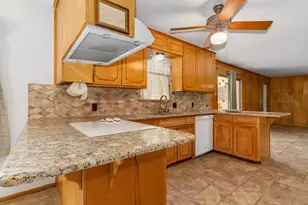 401 S Beverly St, Crowley, TX 76036 - Photo 15