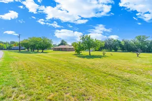 401 S Beverly St, Crowley, TX 76036 - Photo 5