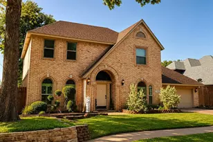 2902 Redstone Dr, Arlington, TX 76001 - Photo 1