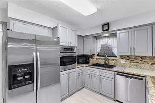 800 Patricia St, Irving, TX 75060 - Photo 5
