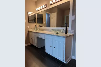 300 Cimarron Way, Irving, TX 75063 - Photo 11
