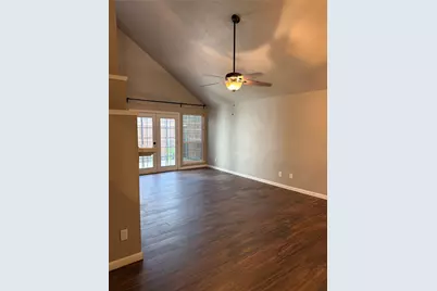 300 Cimarron Way, Irving, TX 75063 - Photo 3