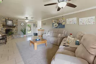 702 Preston St, Bowie, TX 76230 - Photo 5