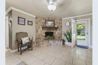 702 Preston Street, Bowie, TX 76230 - Photo 7