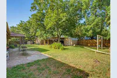 702 Preston Street, Bowie, TX 76230 - Photo 27
