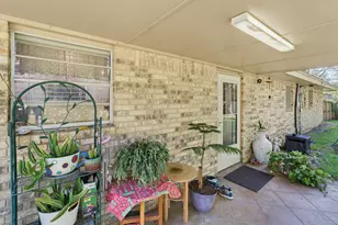 702 Preston St, Bowie, TX 76230 - Photo 33