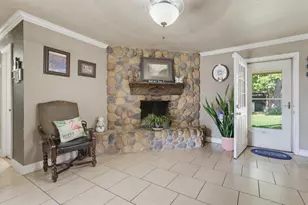 702 Preston St, Bowie, TX 76230 - Photo 7