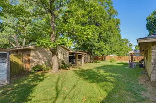 702 Preston St, Bowie, TX 76230 - Photo 31