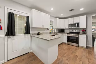 809 Phillips St, Cleburne, TX 76033 - Photo 11