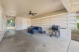 809 Phillips St, Cleburne, TX 76033 - Photo 5