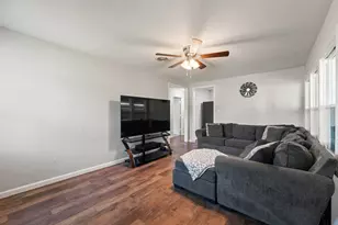 809 Phillips St, Cleburne, TX 76033 - Photo 9