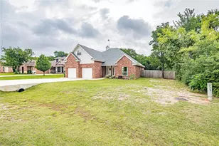 704 Grandview Dr, Granbury, TX 76049 - Photo 1