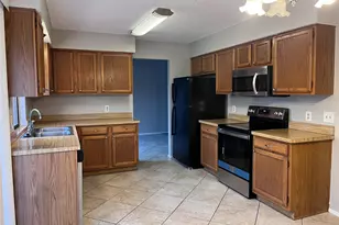 2406 Bentley Dr, Grand Prairie, TX 75052 - Photo 9