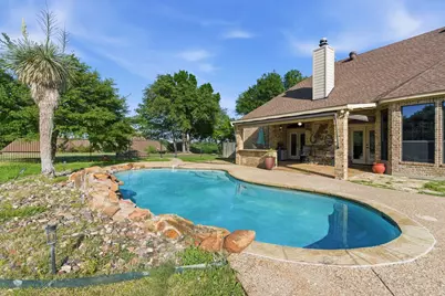 128 Horizon Circle, Azle, TX 76020 - Photo 3