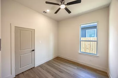 903 S Ayers Avenue, Fort Worth, TX 76103 - Photo 19