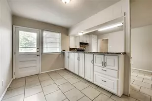 1601 Larkspur Dr, Arlington, TX 76013 - Photo 11
