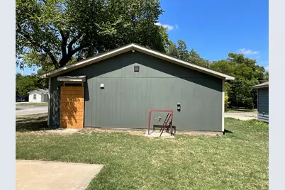 2001 J B Jackson Jr Boulevard, Dallas, TX 75210 - Photo 9