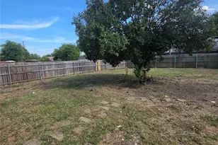 216 Tejas Dr, Glenn Heights, TX 75154 - Photo 13