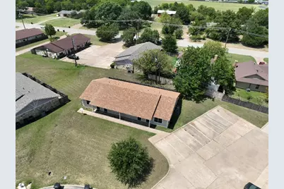 1410 Courtney Place, Cleburne, TX 76033 - Photo 3